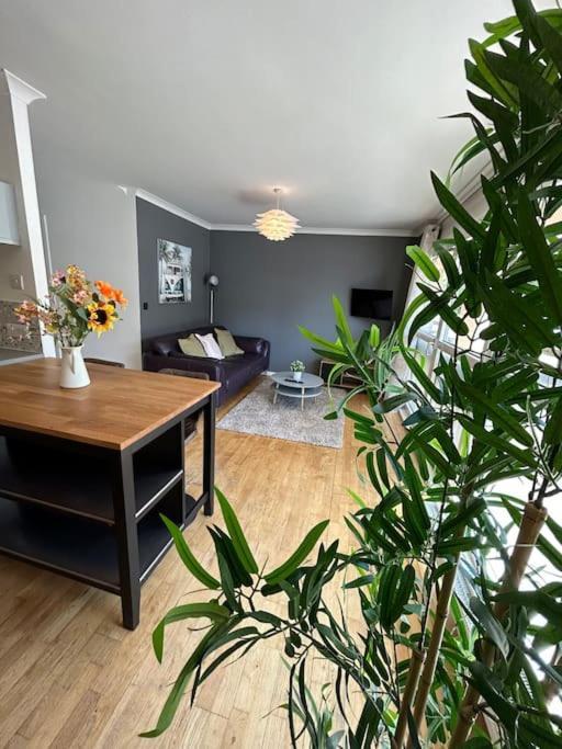 Homely Apartment & Thames View London Exteriör bild
