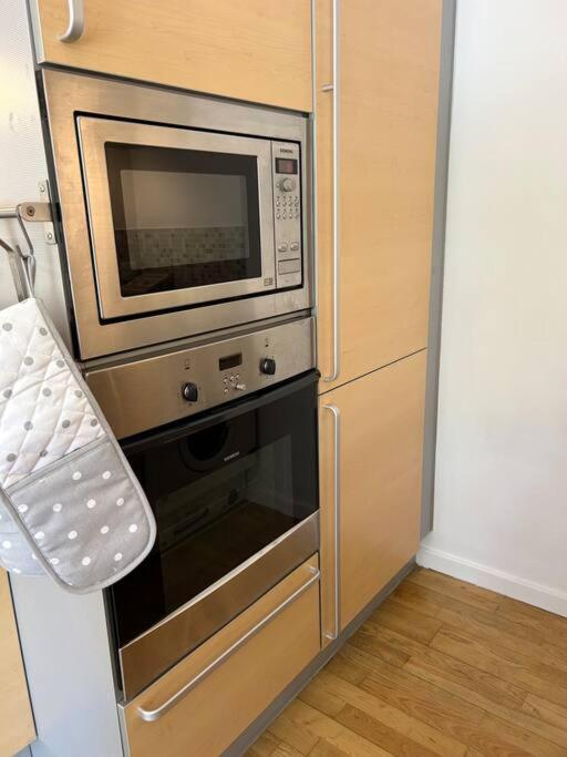 Homely Apartment & Thames View London Exteriör bild