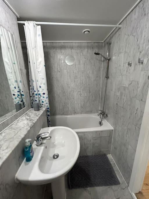Homely Apartment & Thames View London Exteriör bild